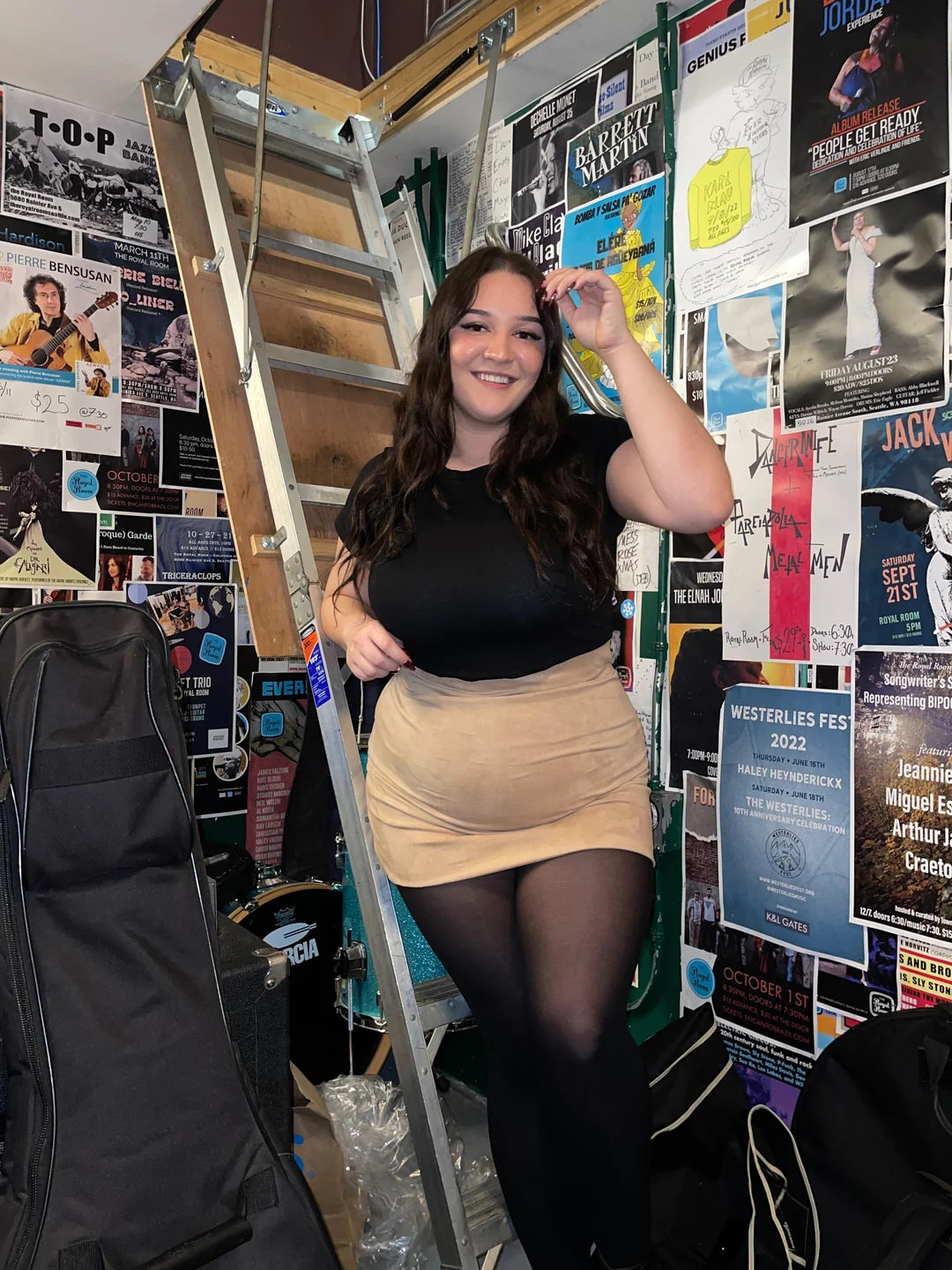 files/skirts-and-tights-have-been-my-favorite-combo-this-winter-v0-2rb93kkgh0da1.webp